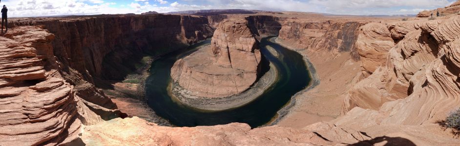 Oblouk Colorada Horseshoe Bend  je krásný, ale velké množství lidí zážitek snižuje.